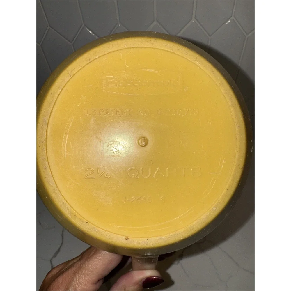 Rubbermaid vintage 25